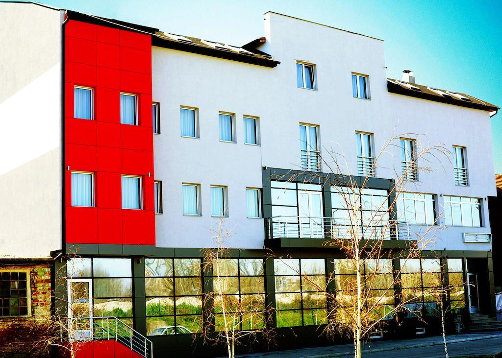 Garni Hotel Crystal Ice Ni Dış mekan fotoğraf