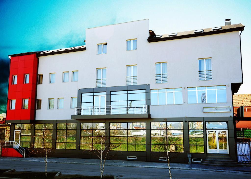 Garni Hotel Crystal Ice Ni Dış mekan fotoğraf